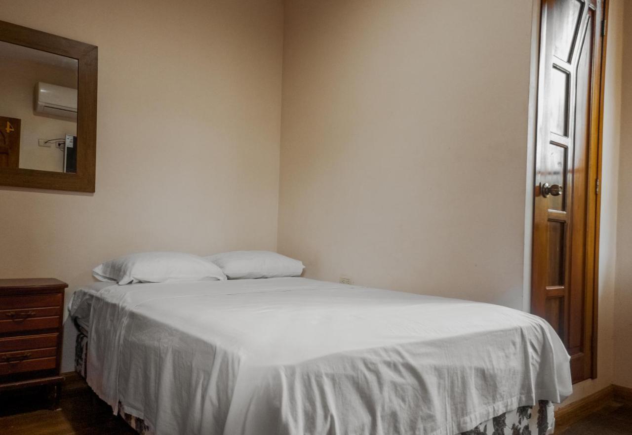 Hostal Tortuga Dorada Puerto López Dış mekan fotoğraf