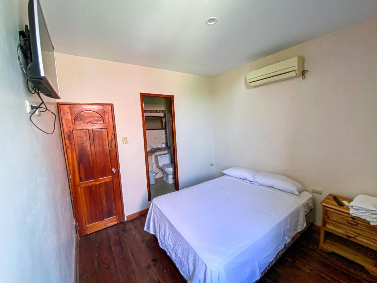 Hostal Tortuga Dorada Puerto López Dış mekan fotoğraf